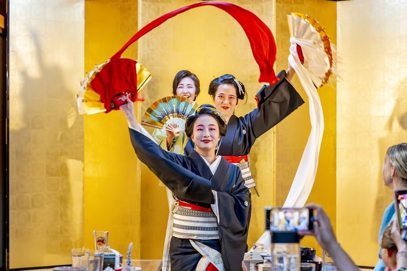 TOKYO:Traditional Geisha Show - The dinner courses: a longer evening with more to try