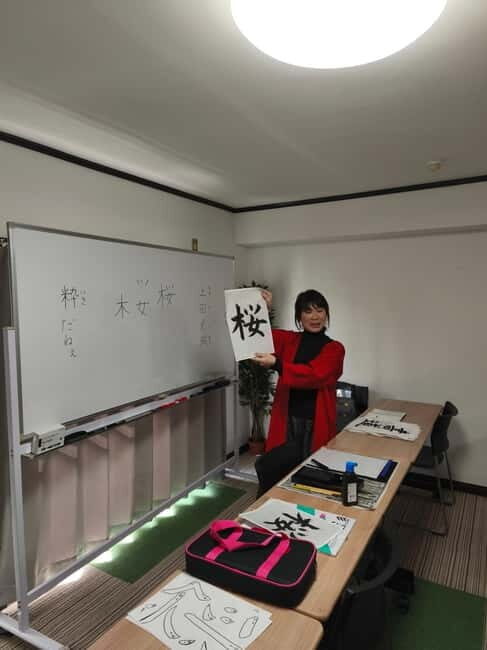 Tokyo: Traditional Japanese writing class - Key Points