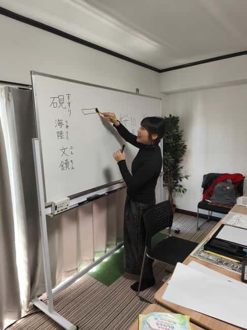 Tokyo: Traditional Japanese writing class - Materials and Techniques