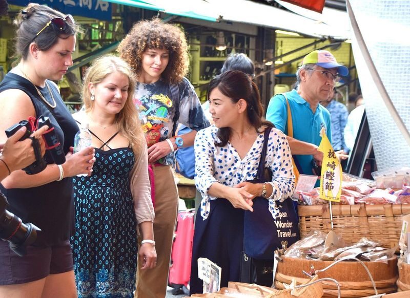 Tokyo Tsukiji Fish Market Food & Culture Walking Tour w/ 5 Tastings - The guide makes or breaks the value