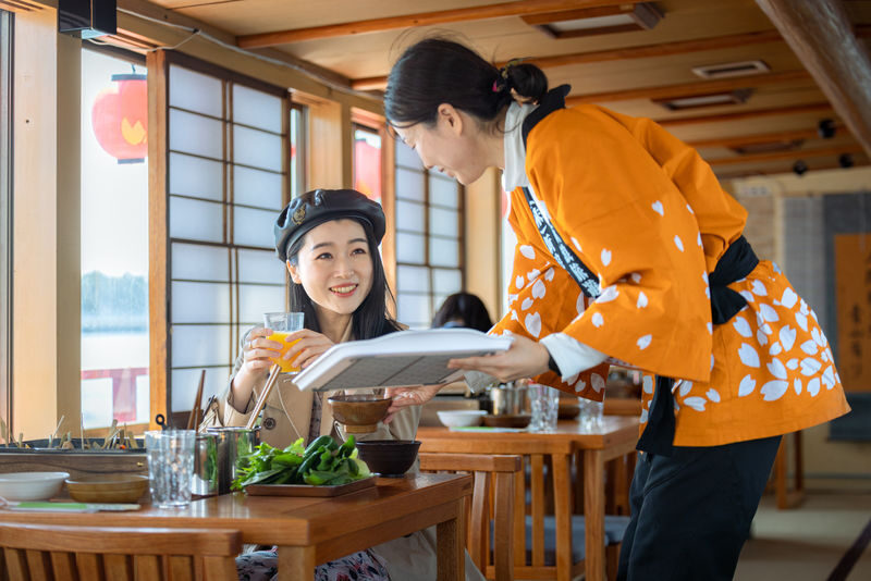 Tokyo Yakatabune Cruise: Sukiyaki Cuisine, Show Performance, and Tokyo Tower Sightseeing Plan - Watching Tokyo Bay and Odaiba After Dark