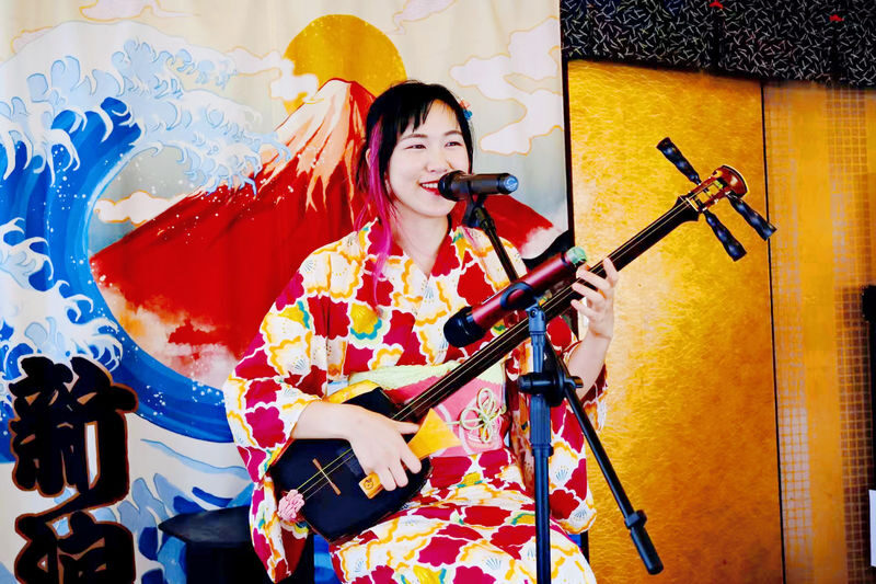 Tokyo Yakatabune Dinner Cruise: 400 Years of Edo Tradition & Odaiba Views - Beef sukiyaki, soft drinks, and live music