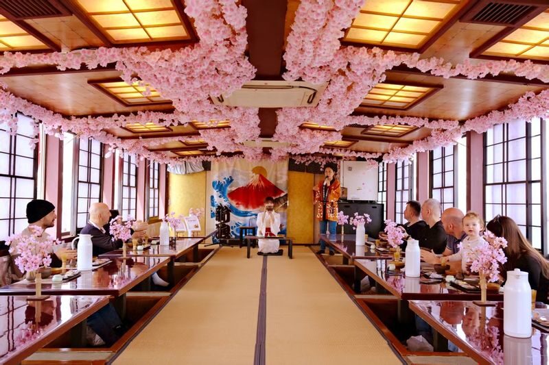 Tokyo Yakatabune Dinner Cruise: 400 Years of Edo Tradition & Odaiba Views - Cherry blossom styling and seasonal expectations