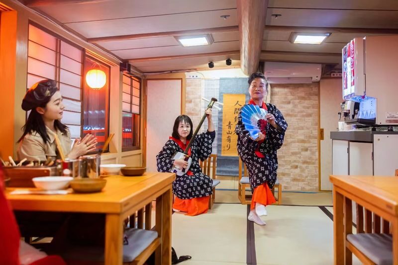 Tokyo Yakatabune Dinner Cruise: 400 Years of Edo Tradition & Odaiba Views - Practical details that can shape your evening