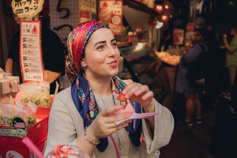 Tokyos Tsukiji Fish Market: Tastings, Culture & Shrine Tour - The Guide and Group Dynamics