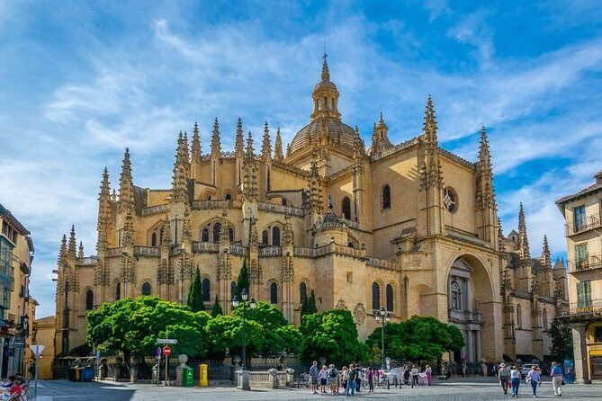 Toledo and Segovia with Priority Access to Alcazar of Segovia from Madrid - FAQs