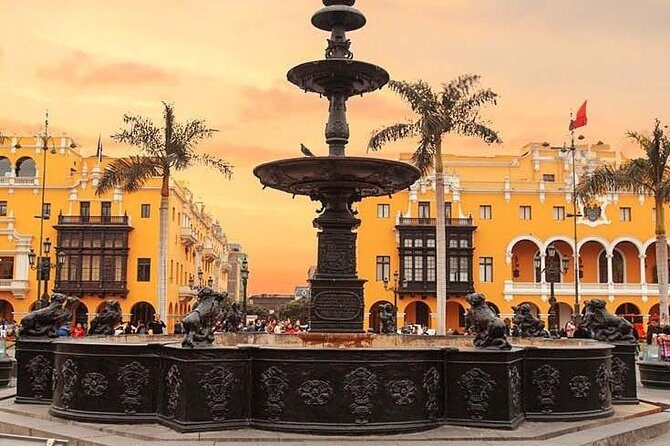 Top Attractions in Lima: Historic Center, Love Park & Catacombs - Key Points