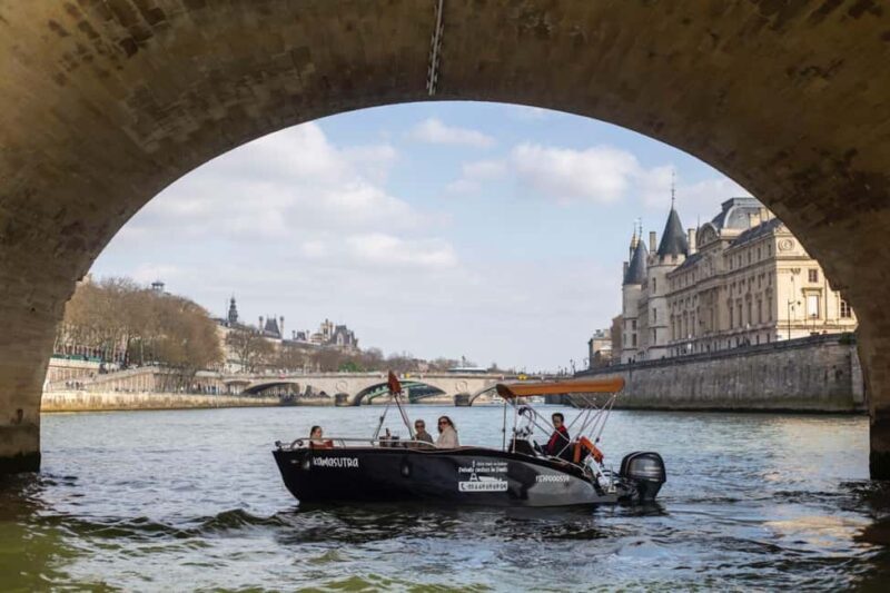 Top Private Cruises in Paris with Champagne + more surprises - Frequently Asked Questions