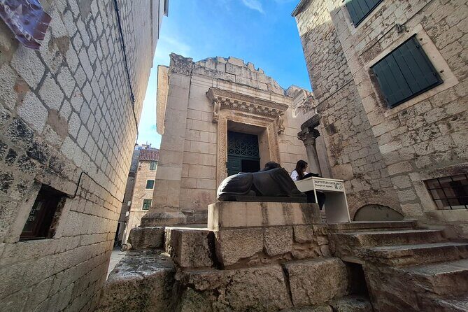 Top-Rated Split Game of Thrones and History City Walk - Dracarys! - Key Points