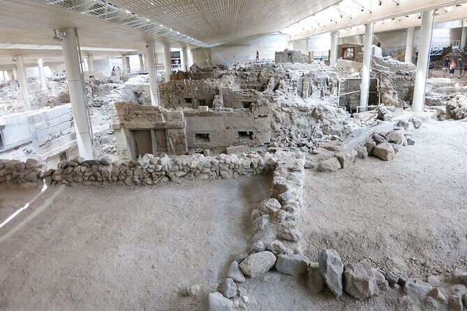 Top Spots Bus Tour in Santorini with Transportation - Who Should Consider This Tour?