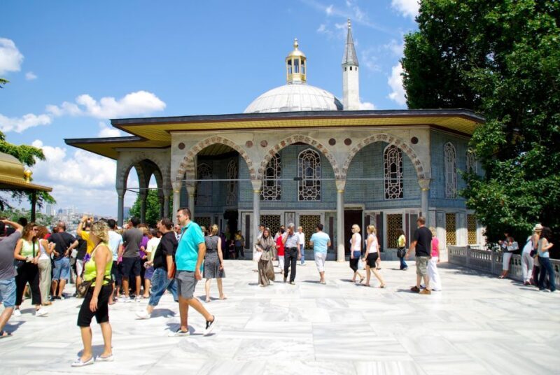 Topkapi Palace, Hagia Sophia, Hippodrome & Blue Mosque Tour - Discover Istanbul’s Historic Heart with the Topkapi Palace, Hagia Sophia, Hippodrome & Blue Mosque Tour