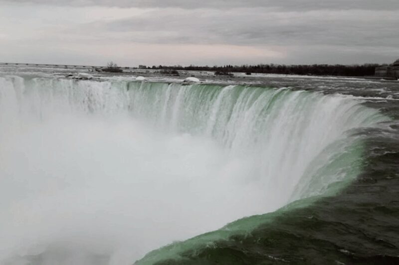 Toronto and Niagara Falls: Full-Day City and Nature Tour - Facing the Magnificence of Niagara Falls