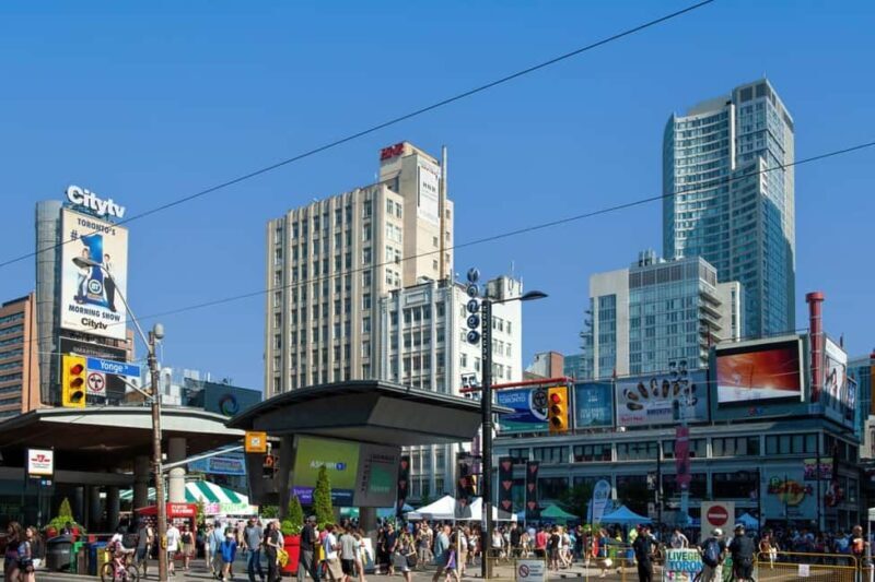 Toronto Couples Private Tour: Bustling Squares, Serene Parks - Who Should Consider This Tour?