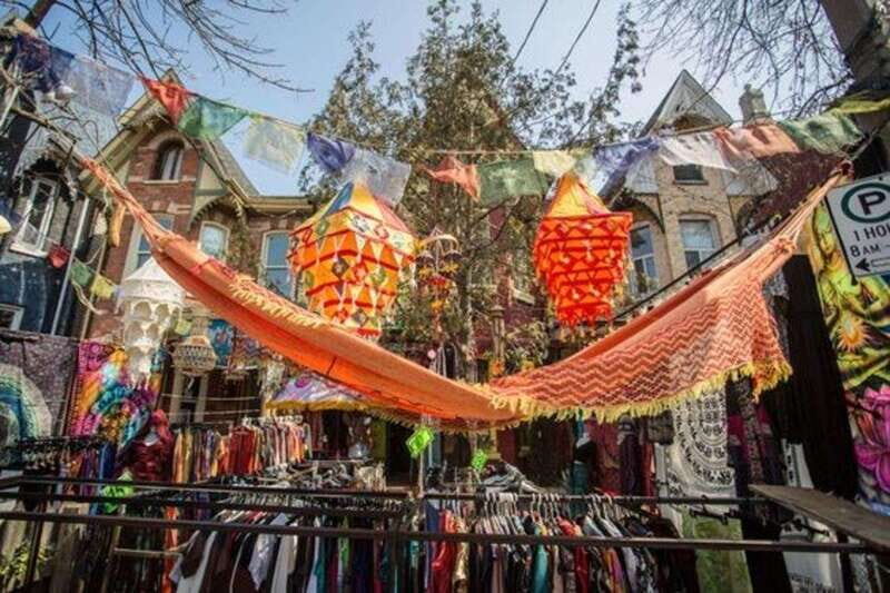 Toronto: Guided Walking Tour of Must-See Attractions - Who Should Consider This Tour?