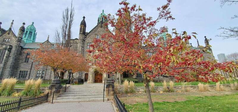 Toronto: Highlights Drive and Walking Tour - Key Points