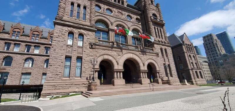 Toronto: Highlights Drive and Walking Tour - The Sum Up