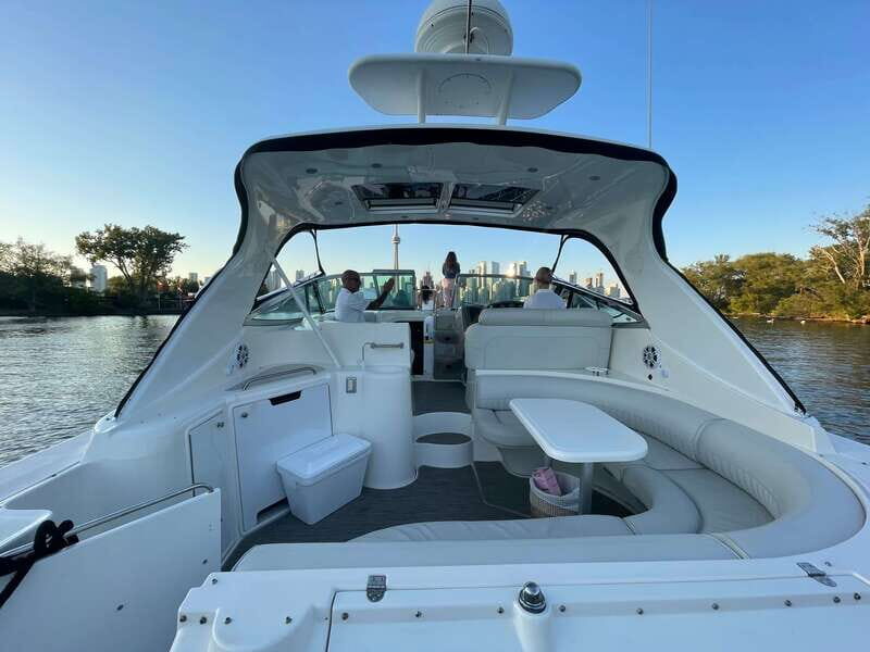 Toronto: Private Luxury Yacht Sightseeing Cruise & Prosecco - A Deep Dive into the Details