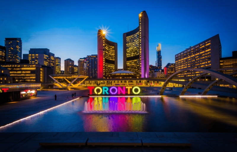 Toronto: Small Group Night Tour with Harbour Boat Cruise - Key Points