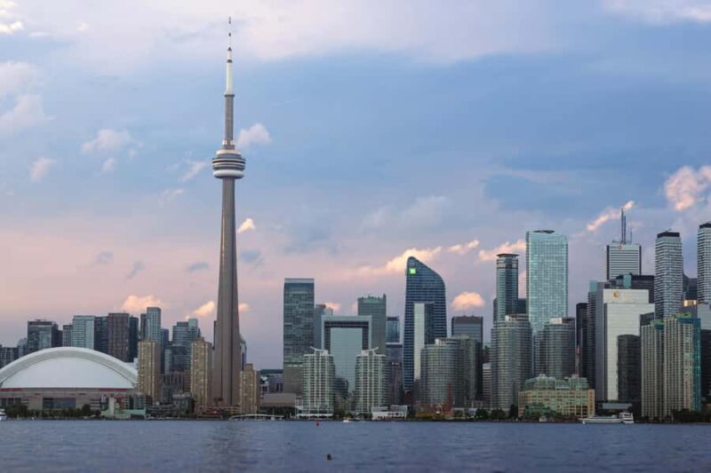 Toronto: Stopover city tour with transfers. - Key Points