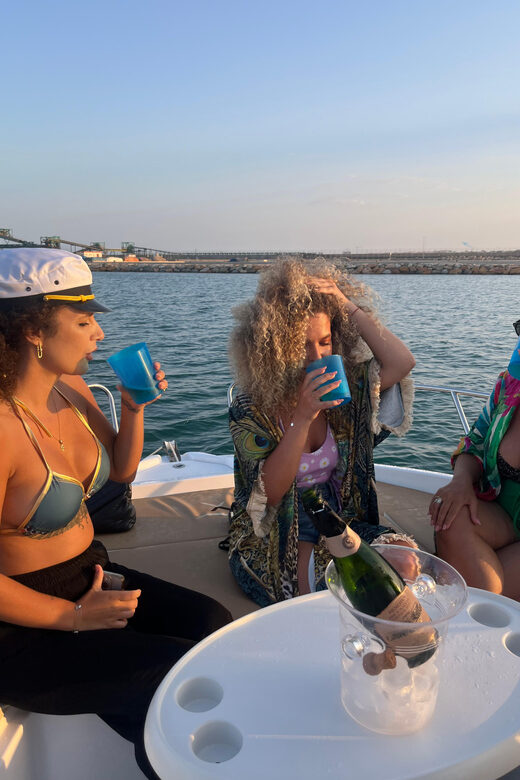 Torrevieja: Sunset onboard + Cava Cup - Authenticity and Value