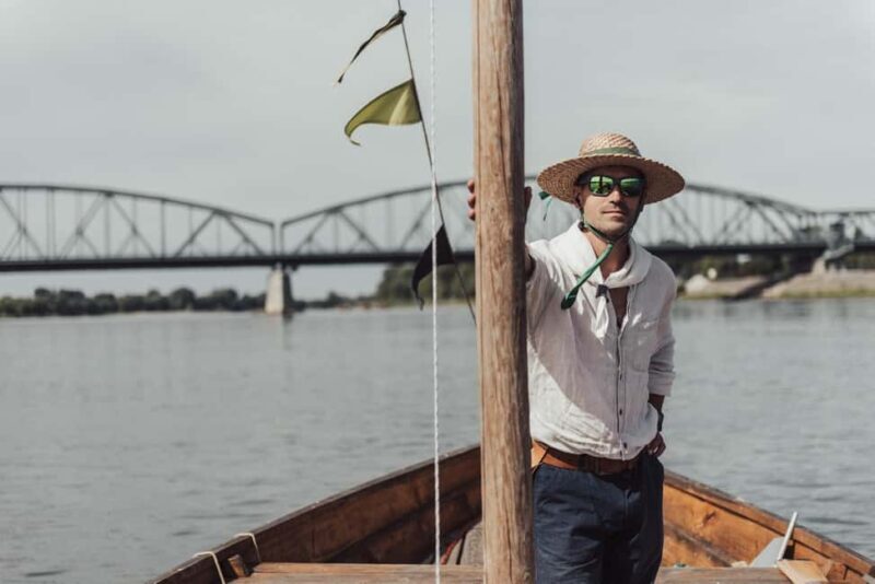 Toru: Scenic Cruise on a Traditional Vistula Wooden Boat - A Relaxing Journey Through Toru’s Medieval Skyline