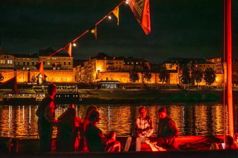 Toru: Toru at Night from a Boat on the Vistula - FAQ