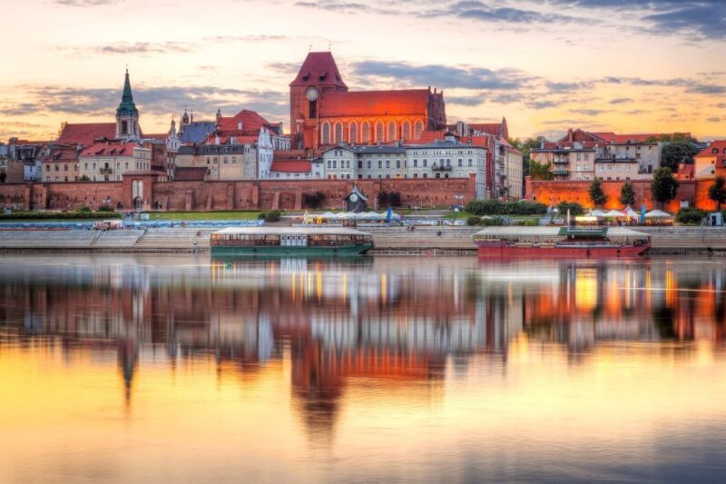 Torun: Family-Friendly Historical Walking Tour - Exploring Torun: A Medieval Treasure Chest