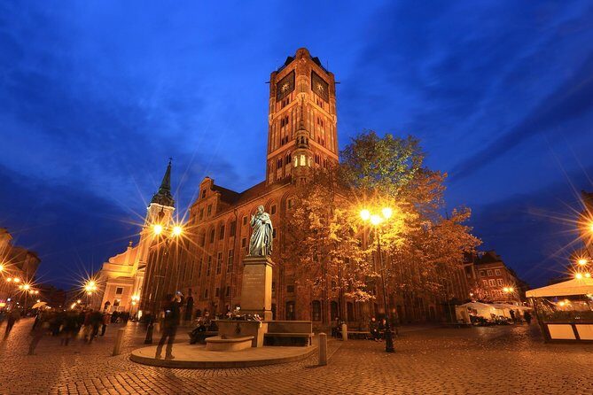 Torun Living Museum of Gingerbread and Old Town Private Walking Tour - Exploring the Torun Living Museum of Gingerbread and Old Town