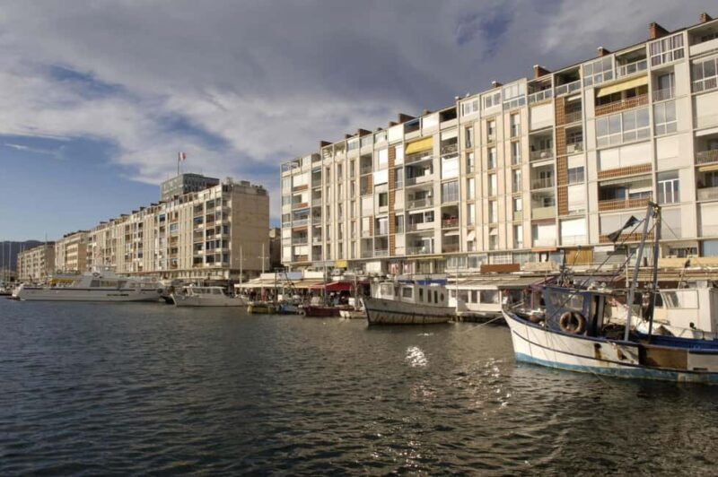 Toulon: Express Walk with a Local in 60 minutes - Exploring Toulon in 60 Minutes with a Local