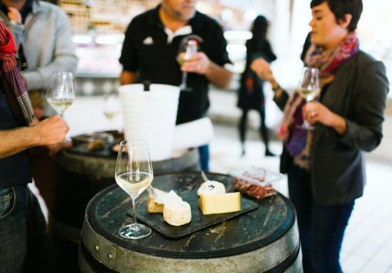 Toulouse: Victor Hugo Market Guided Food Tour with Tastings - Itinerary: From Baguettes to Bordeaux-Style Wines