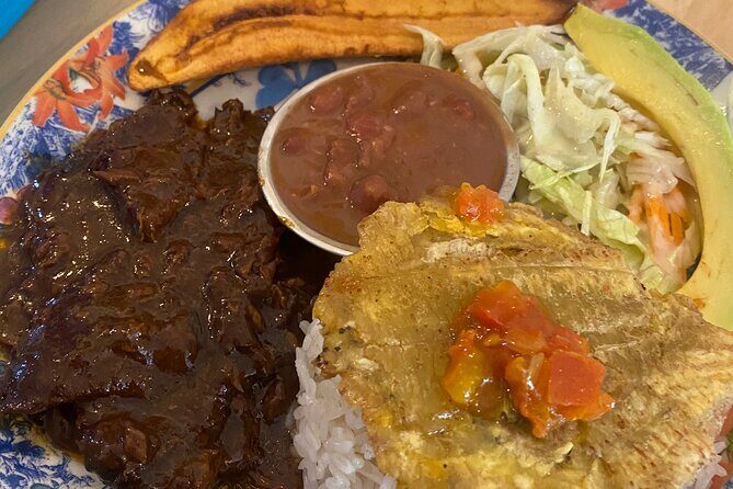 Tour and knowledge of Colombian street-local food - A Taste of Medellín: Exploring Colombian Street and Gourmet Food