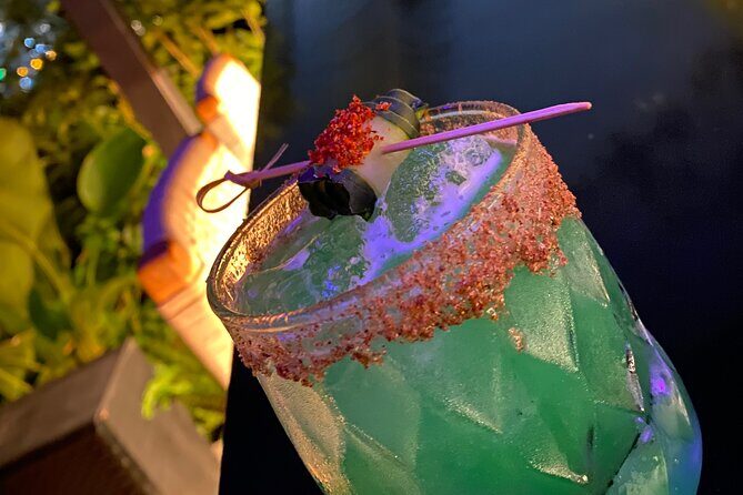 Tour and knowledge of Colombian street-local food - Authenticity and Cultural Depth