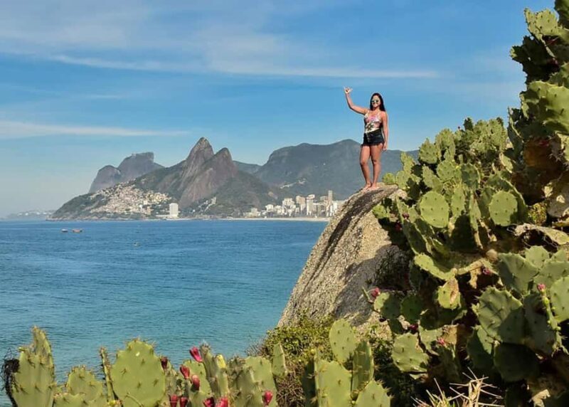 Tour Arpoador: Copacabana Walk & Sunset at the Arpoador - Discover Rio from Copacabana to Arpoador: A Tour of Iconic Beaches and Sunset Magic