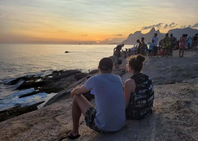 Tour Arpoador Sunset: Walk Copacabana Beach & Sunset Views - Who Should Consider This Tour?