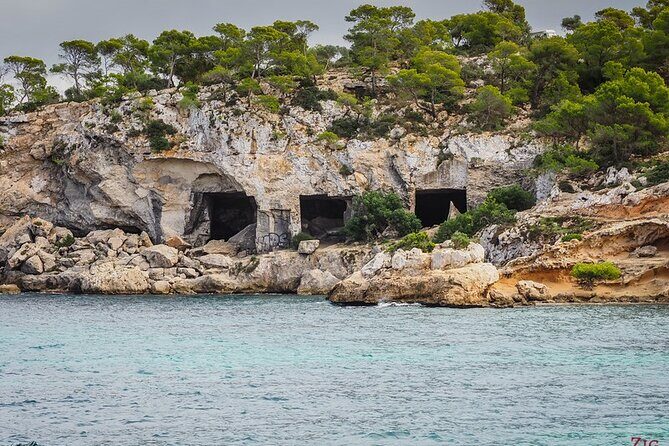 Tour Beach Portal Vells, Cave Portal Vells. - Key Points