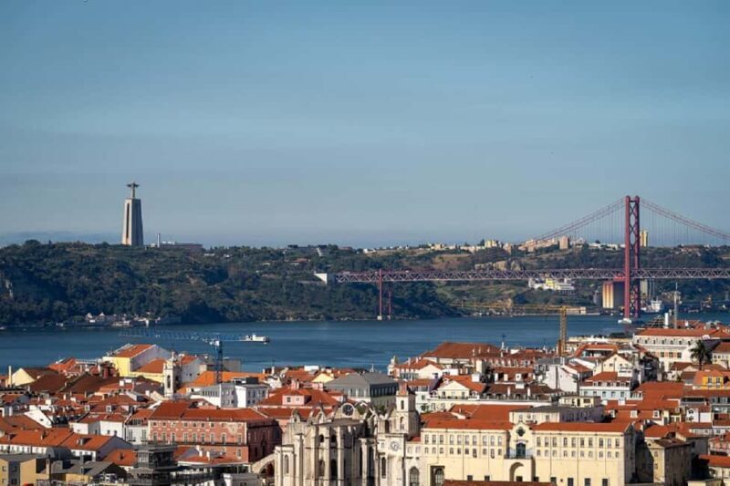 Tour Bohemian de Tuk Tuk: Bertrand, Miradouros e Estrela - Exploring Lisbon with a Bohemian Twist