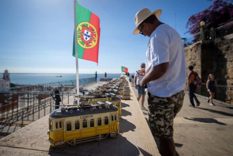 Tour Bohemian de Tuk Tuk: Bertrand, Miradouros e Estrela - The Itinerary in Detail
