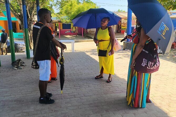 Tour cultural to san Basilio de Palenque from cartagena - Honoring the Past: The Boxer’s Statue and Local Celebrations