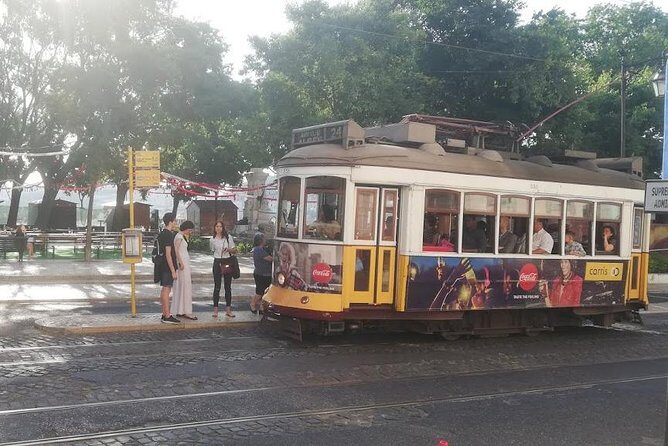 Tour Discover the charms and secrets of the beautiful city of Lisbon - Key Points