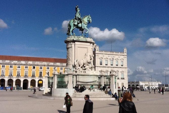 Tour Discover the charms and secrets of the beautiful city of Lisbon - Practical Tips for Your Day in Lisbon