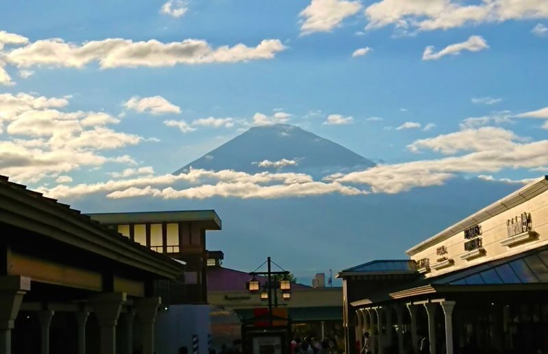 Tour for One Person: Classic Mt. Fuji Day Trip: Mt. Fuji 5th Station, Arakurayama Sengen Park, Gotemba Outlets or Hot Spring Day Trip (Departure from Tokyo) - Who should book this Mount Fuji day trip?