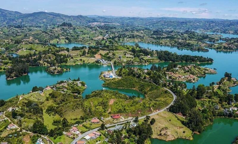 Tour Guatapé - Piedra del Peñol with departure from Medellín - Quick overview