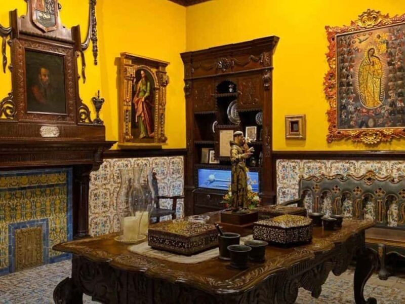 TOUR GUIDE IN CASA DE ALIAGA - Exploring Lima’s Colonial Heart: The Guide to Casa de Aliaga