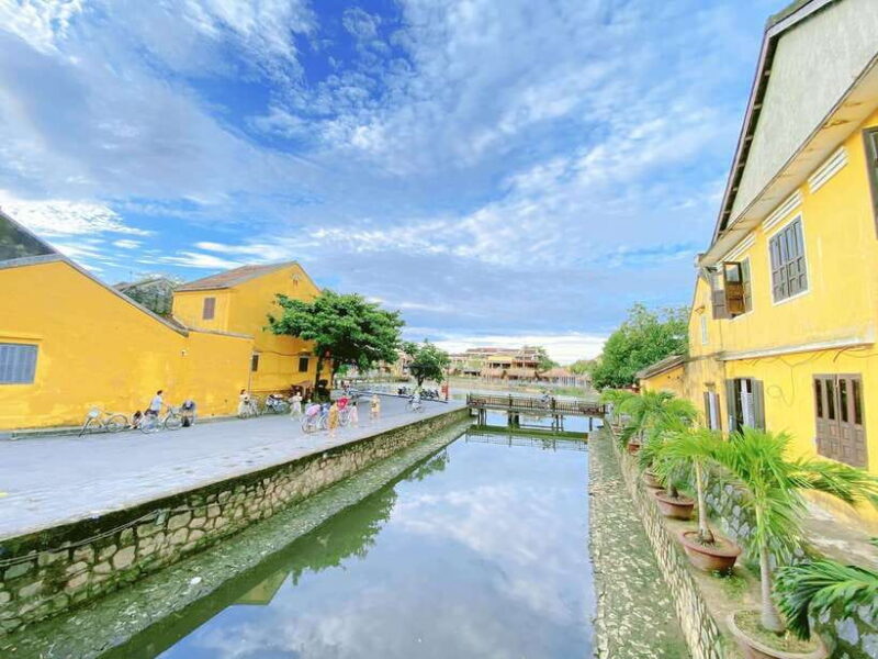 Tour Hoi An ancient town - Flower lanterns - Coconut forest - Evening Lantern Release and Local Cuisine