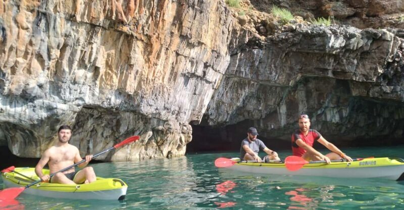 Tour in Kayak sulle orme di James Bond a Maratea - Exploring Maratea by Kayak: An Authentic Seaside Adventure