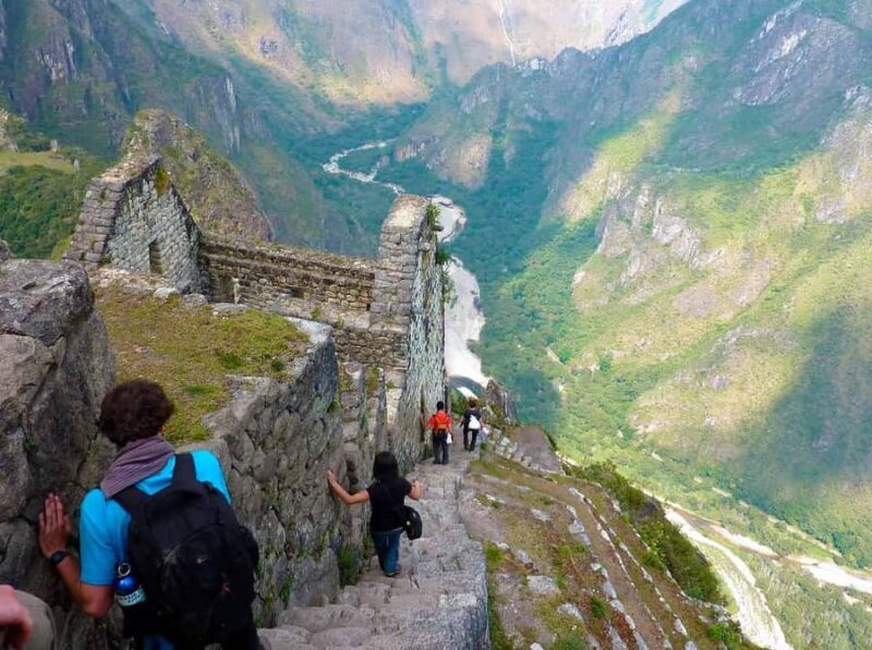 Tour in Machu Picchu 2D visit: Machu Picchu, Huaynapicchu - Key Points
