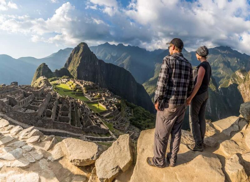Tour in Machu Picchu 2D visit: Machu Picchu, Huaynapicchu - An In-Depth Look at the Tour Experience