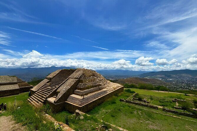 Tour in Oaxaca Monte Alban Mezcal Alebrijes and Barro Negro - Experience the Heart of Oaxaca: Monte Alban, Mezcal, and Artisans