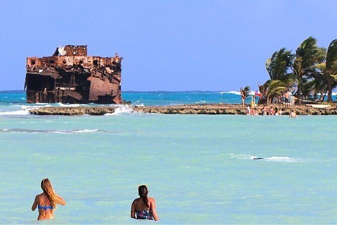 Tour in Pontoon to the Aquarium Bahia Palito, Mangroves, Rocky Cay - Key Points