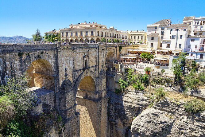 Tour in Ronda with Guided Visit and Setenil de las Bodegas - Key Points